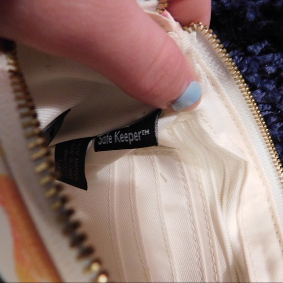 Floral Hand Purse! - Picture 4 of 4